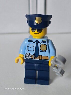LEGO City Police Officer minifigure (cty0981) (L18)